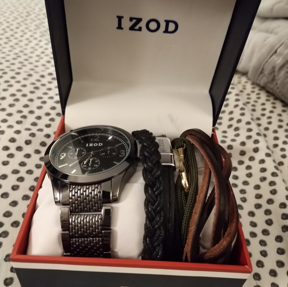 NEW! Men's Izod Watch w/ Bracelets - Picture 10 of 12
